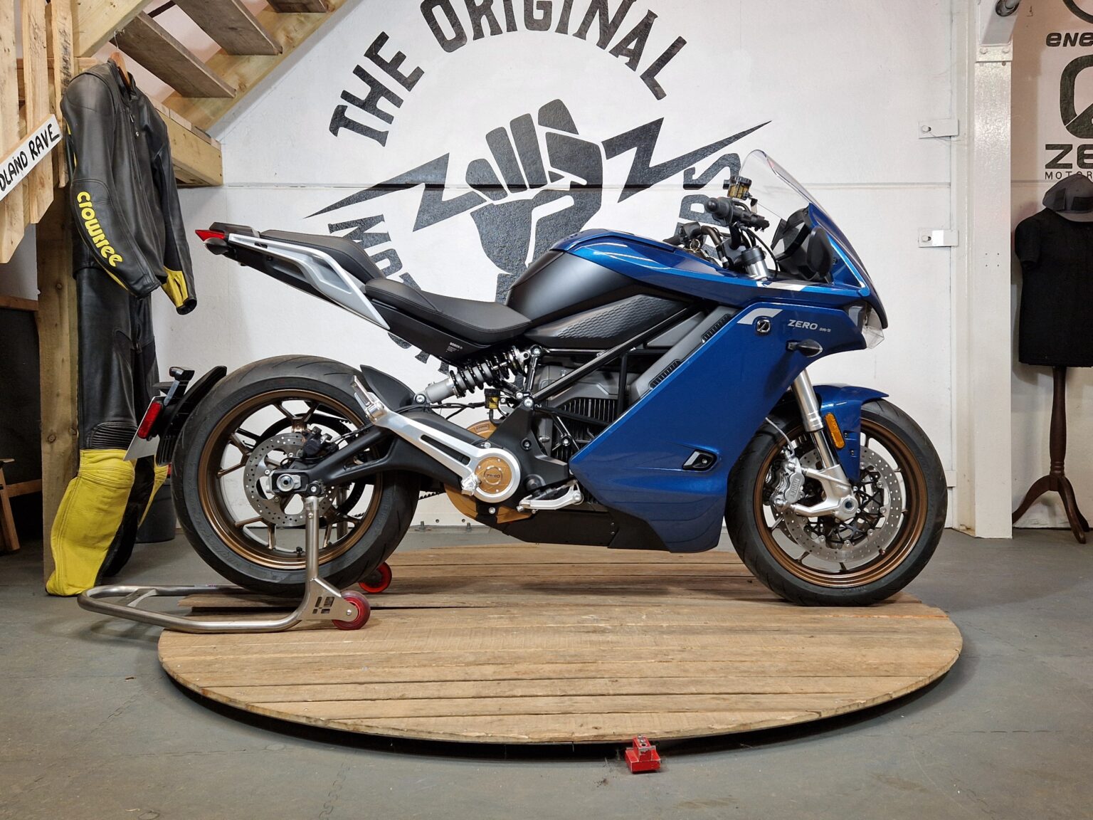 Electric Motorbikes & Motorcycles UK | English Electric Motor Co