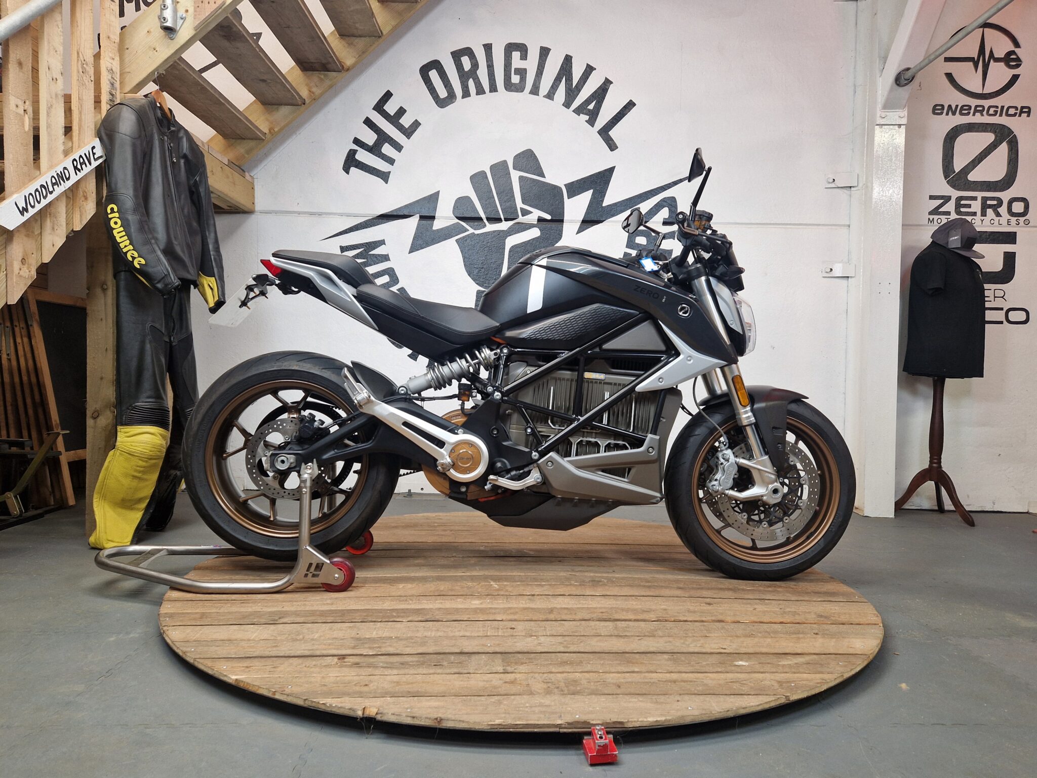 Electric Motorbikes & Motorcycles UK | English Electric Motor Co