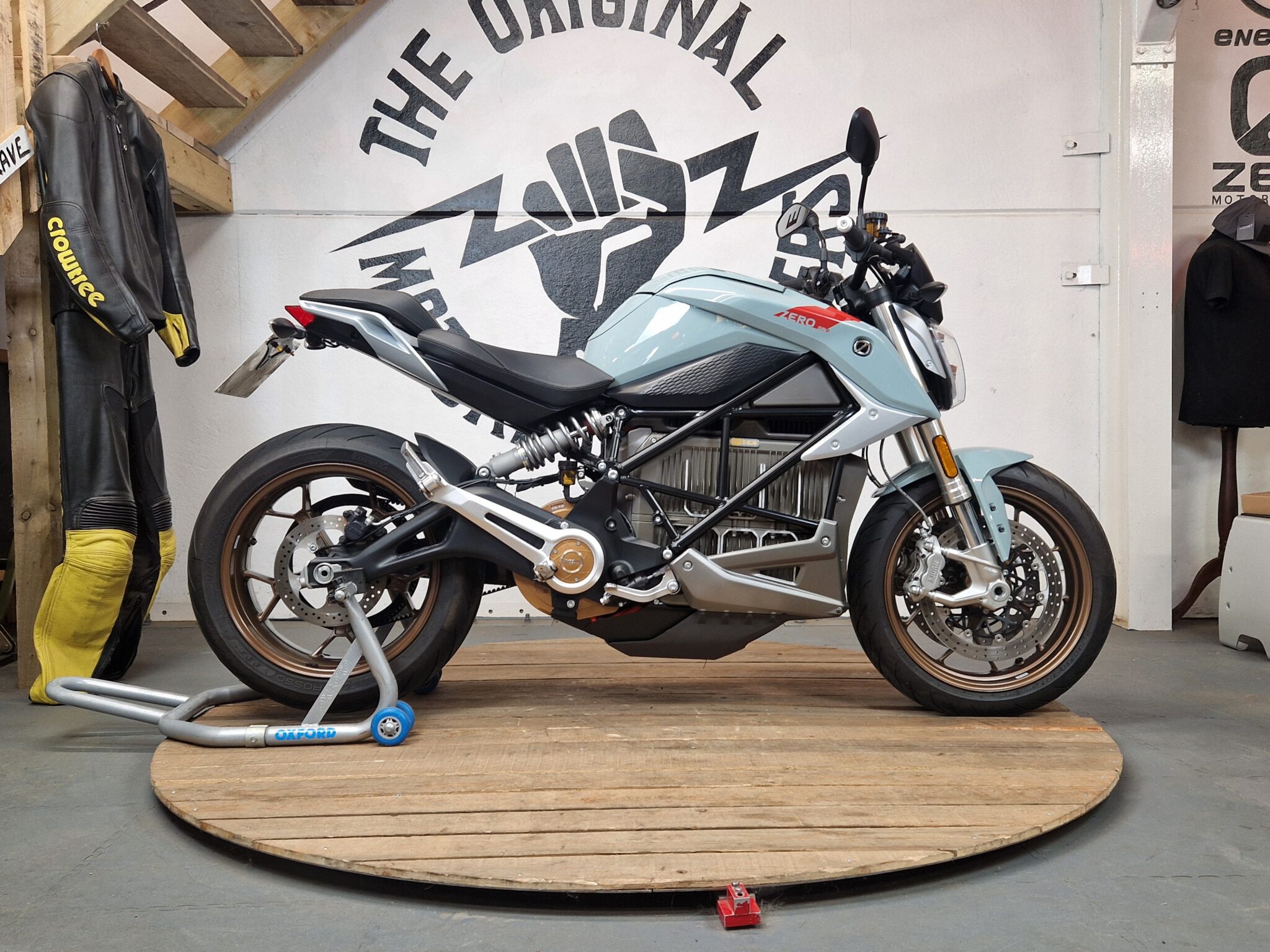 Electric Motorbikes & Motorcycles UK | English Electric Motor Co