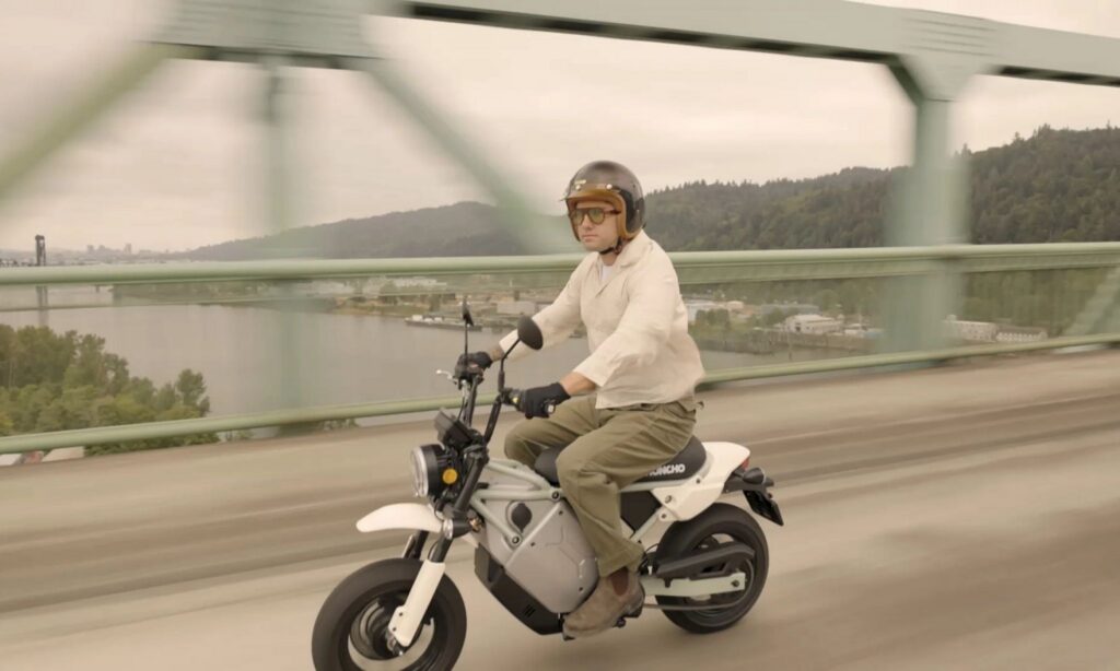 Rider on a LiveWire S4 Honcho Street crossing a bridge